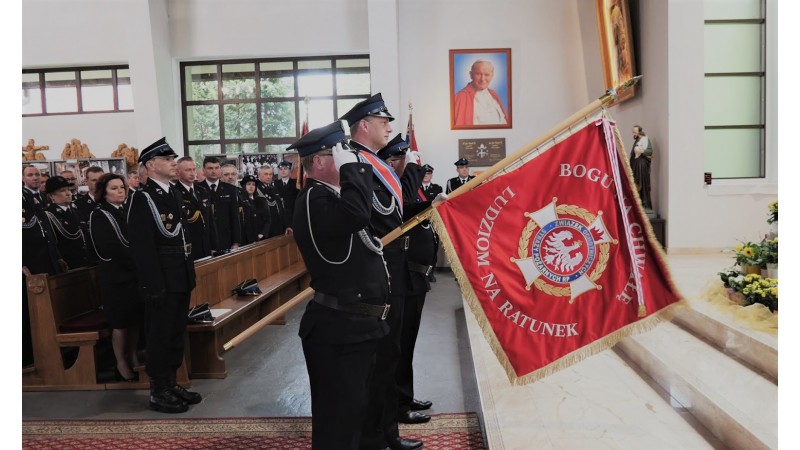 poczet sztandarowy strażaków (mat. MCZK)